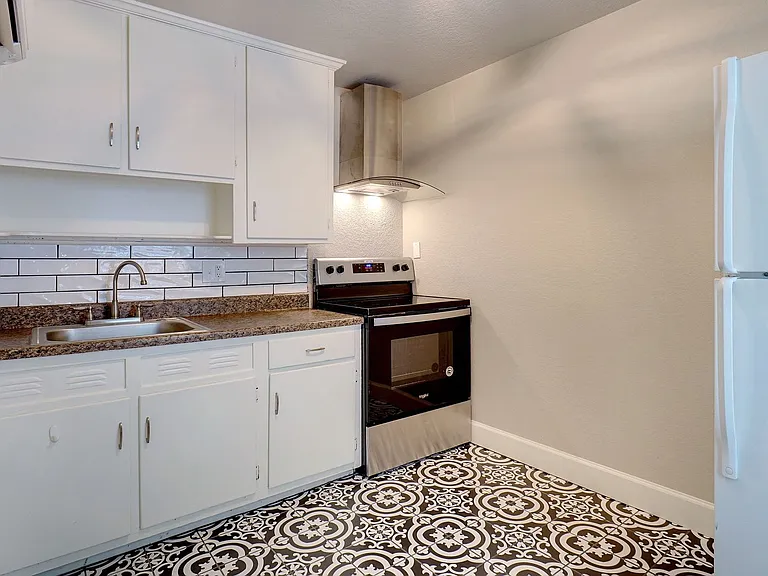1511 Clover Ln. — Photo 3