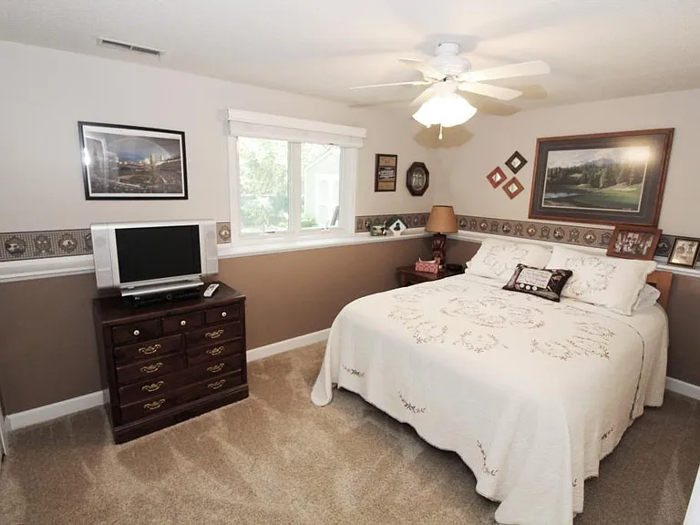 572 Kent Cir — Photo 8