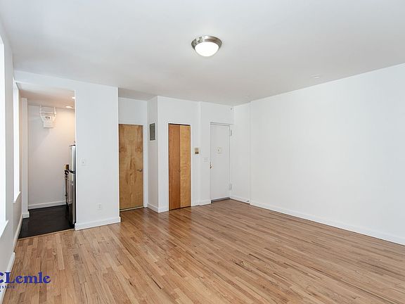 4th image of 1324 Lexington Ave APT 7