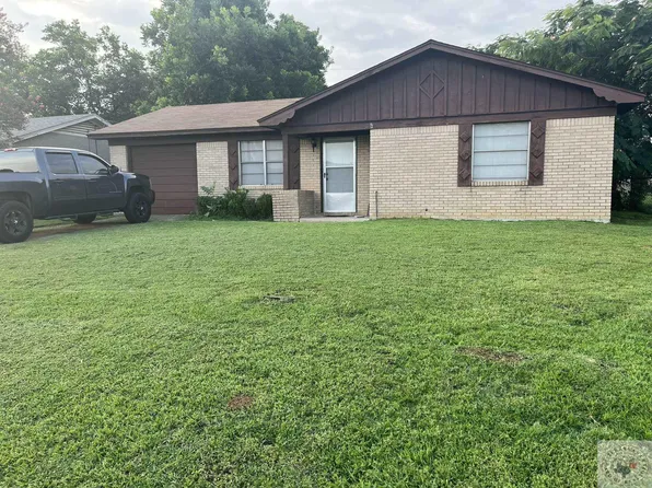 1005 Louise Ln, Wake Village, TX 75501