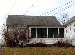 529 N 3rd Ave E, Newton, IA 50208