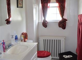 83 Huxley Ave, Providence, RI 02908