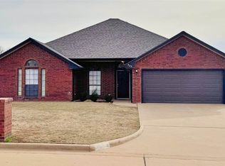 403 SE Lancelot Ln, Lawton, OK 73501