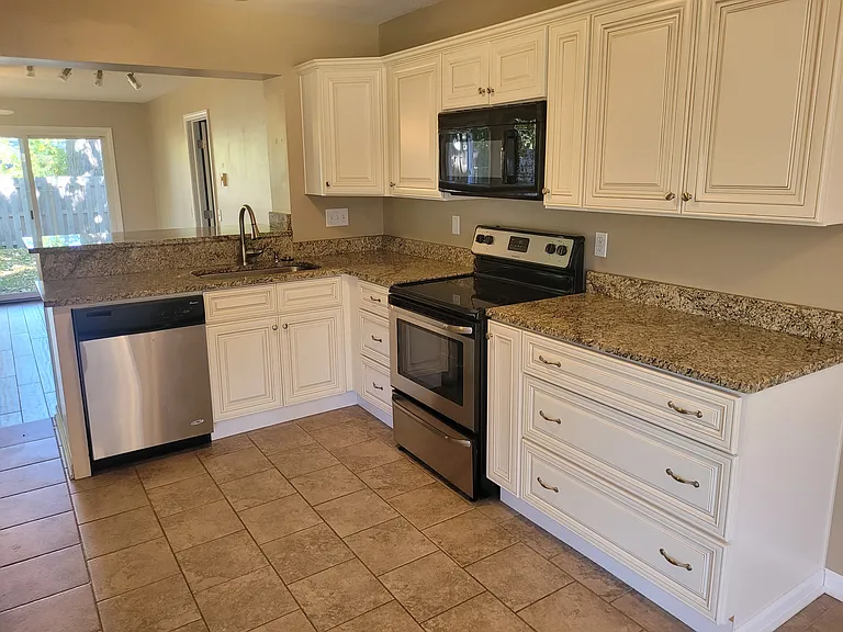 7503 Primrose Dr — Photo 2