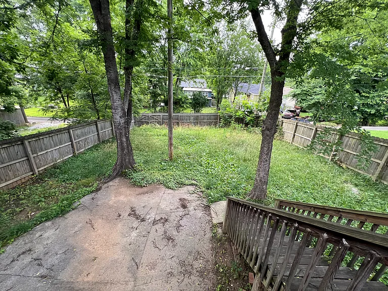 1817 Woodbine Ave — Photo 9