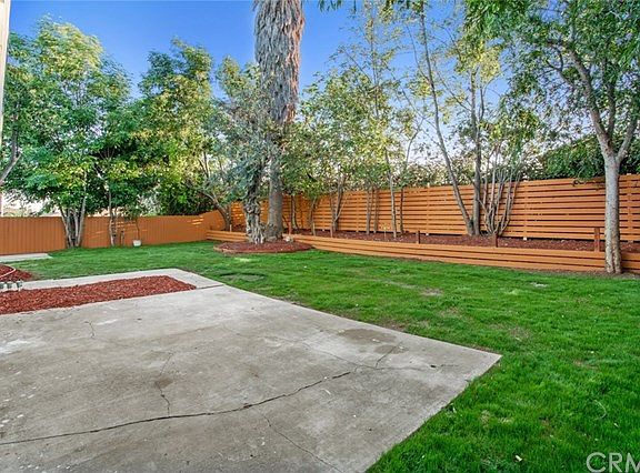 4th image of 7044 Selma Ave