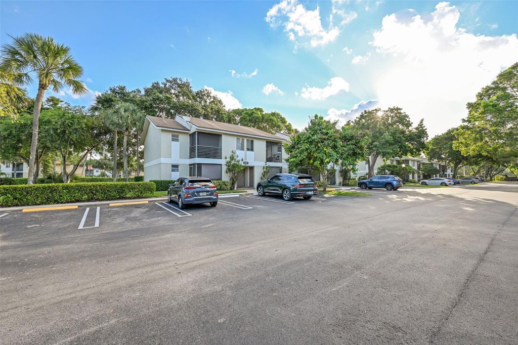 109 Gardens Dr APT 103, photo 2