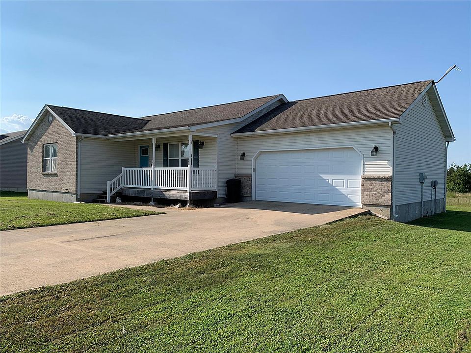 1st image of 113 Woodbury Ln