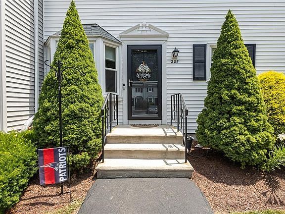 2nd image of 205 Woodhaven Ct