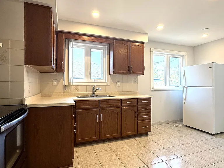 64 Ruthmar Cres — Photo 7