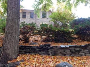 318 Oakford Rd, Clarks Summit, PA 18411