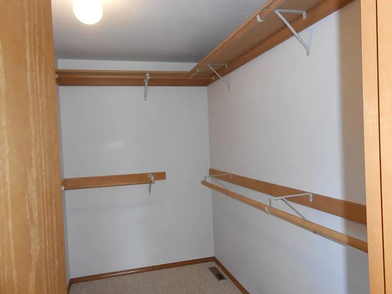 1252 NE Providence Dr — Photo 11