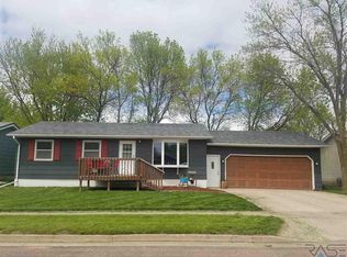 414 E Drake Ave, Salem, SD 57058