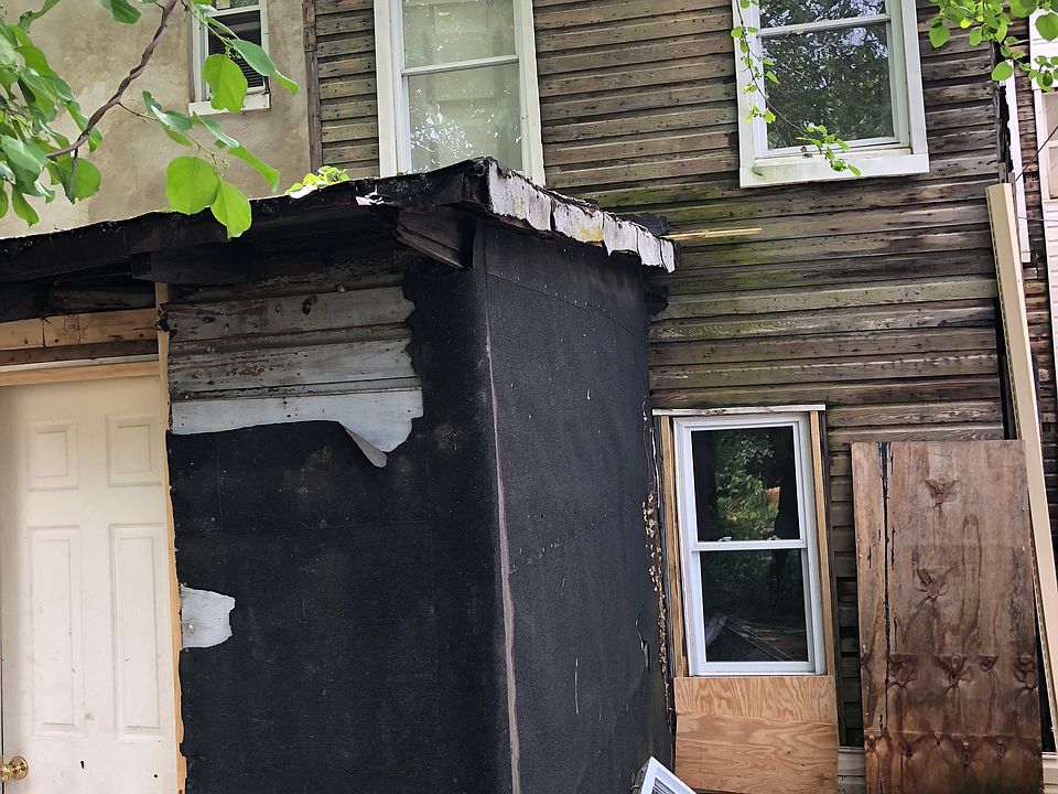 2nd image of 455 Brunswick St