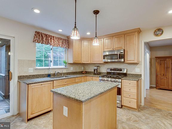5th image of 6912 Sharpsburg Dr