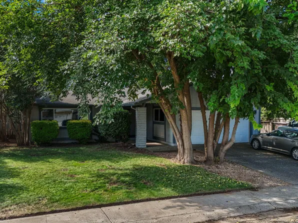 378 Newport Dr, Redding, CA 96001