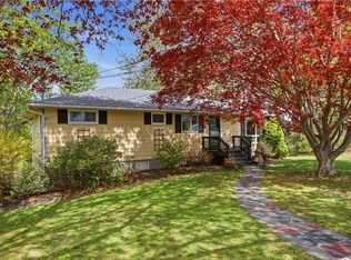 24 Harbor View Rd, Portsmouth, RI 02871