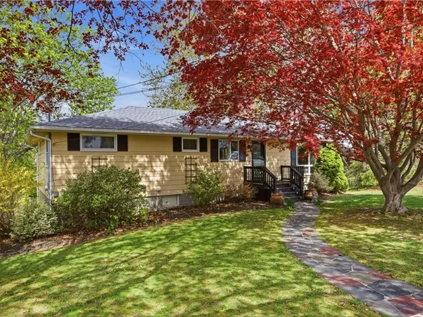 24 Harbor View Rd, Portsmouth, RI 02871