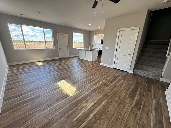 5th image of 726 E Briarbrook Ln
