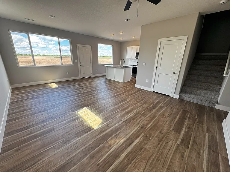 726 E Briarbrook Ln — Photo 6
