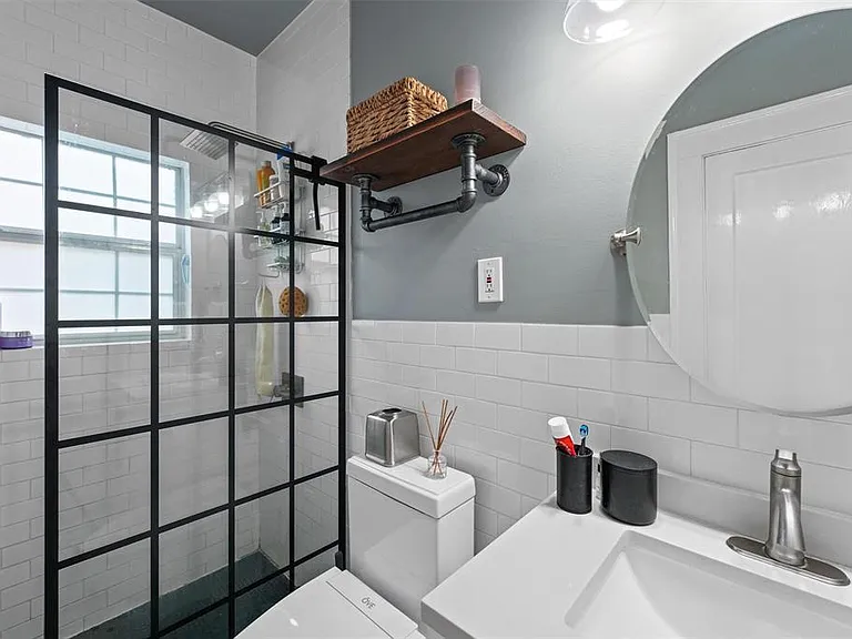 2408 White Oak Dr #3 — Photo 6