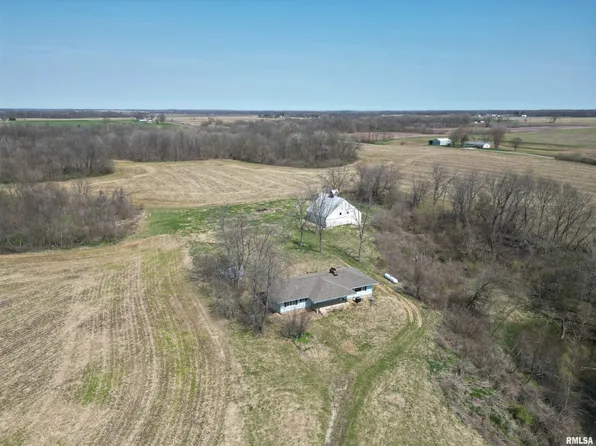 21994 E Sand Rd, Lewistown, IL 61542