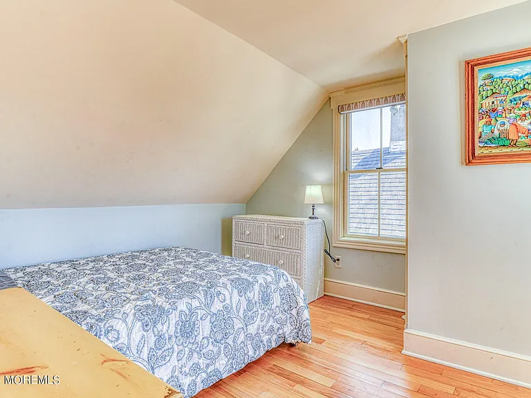 5 1/2 Embury Ave — Photo 23