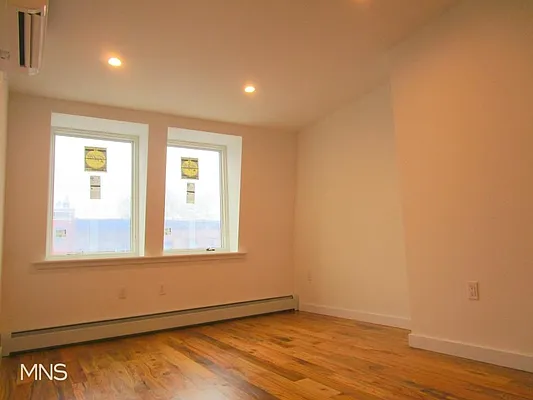 Rented by MNS | media 9