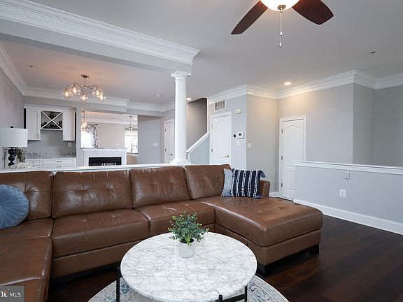 4th image of 153 Mill Green Ave Unit 200