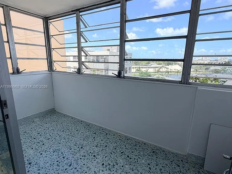 16400 NE 17th Ave #701 — Photo 11