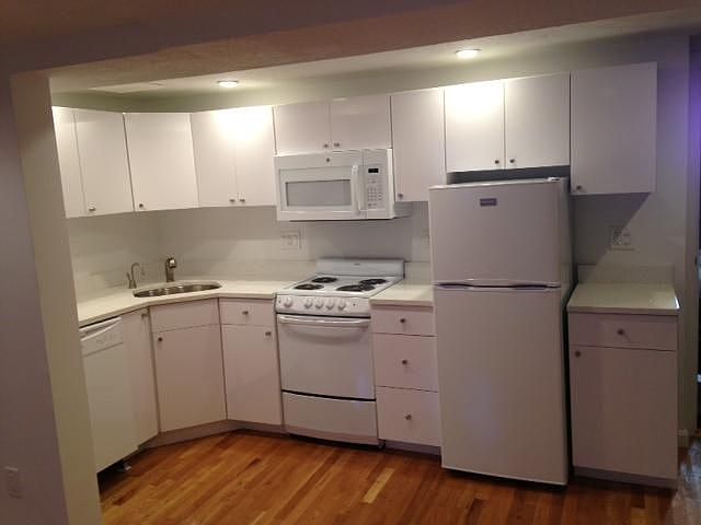 2nd image of 15 Euston Rd APT 21F