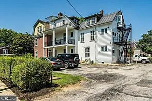 537 S Walnut St #4 — Photo 4
