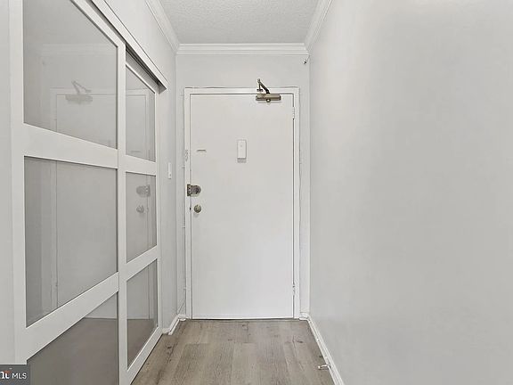 4th image of 1300 Army Navy Dr APT 204
