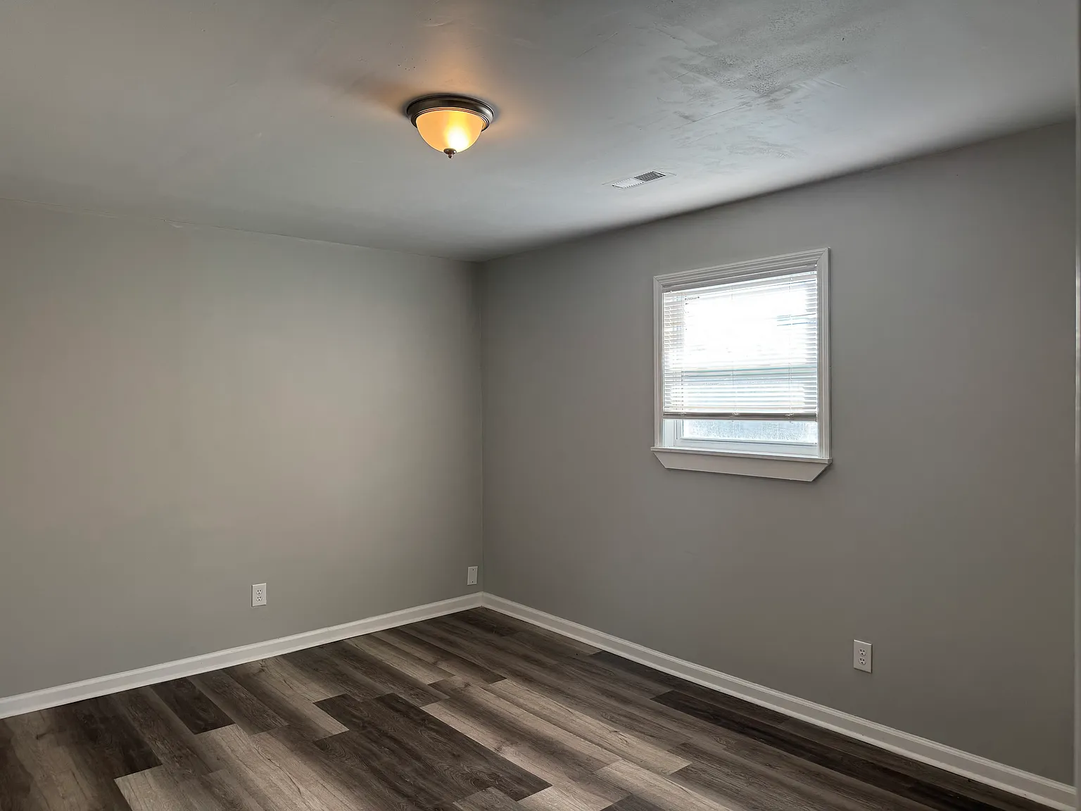 2 bed, 850 sqft, $900 — Photo 2