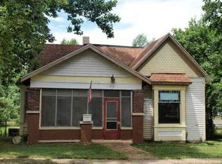 712 4th St, Monett, MO 65708