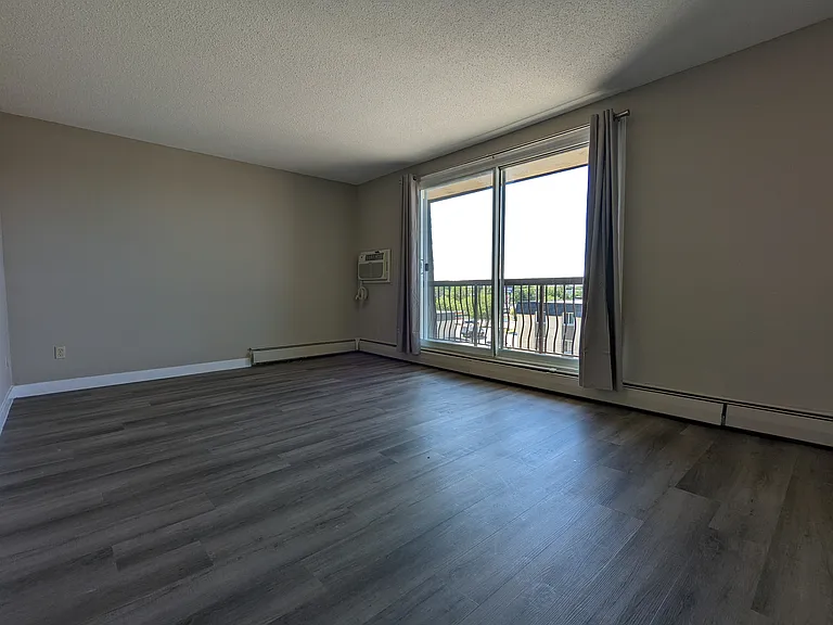 27 Kleisinger Cres — Photo 8