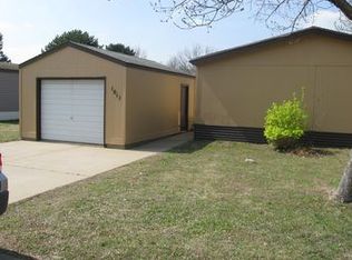 1011 S Ruby Pl, Sioux Falls, SD 57106