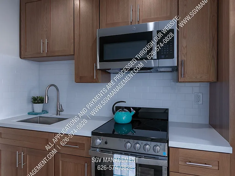 427-433 W Duarte Rd — Photo 7