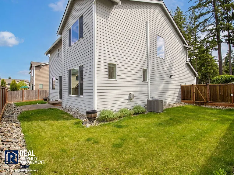 15329 SE 278th St — Photo 32