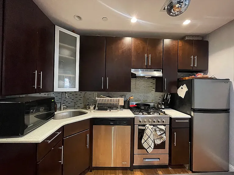 27 E 7th St #4F — Photo 5