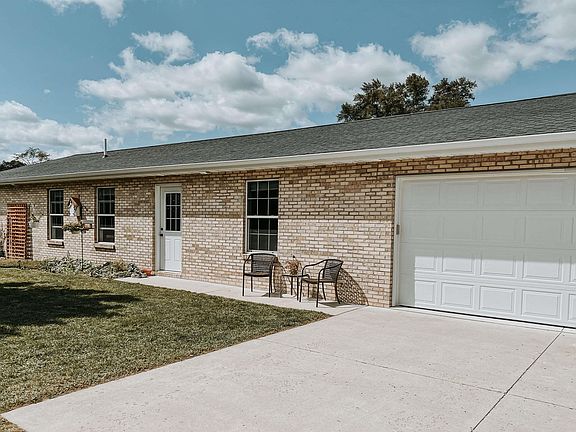 2nd image of 1014 Bishop Ln