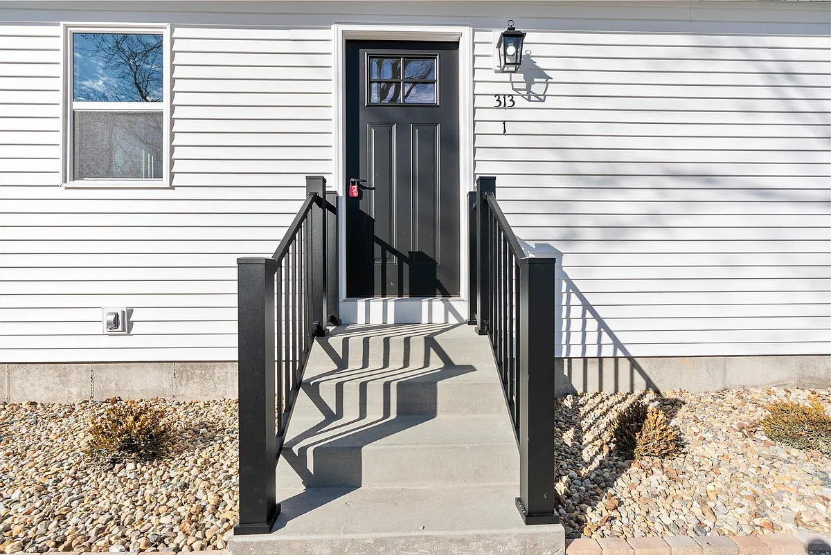 Building Photo - 313 E Martin St #1