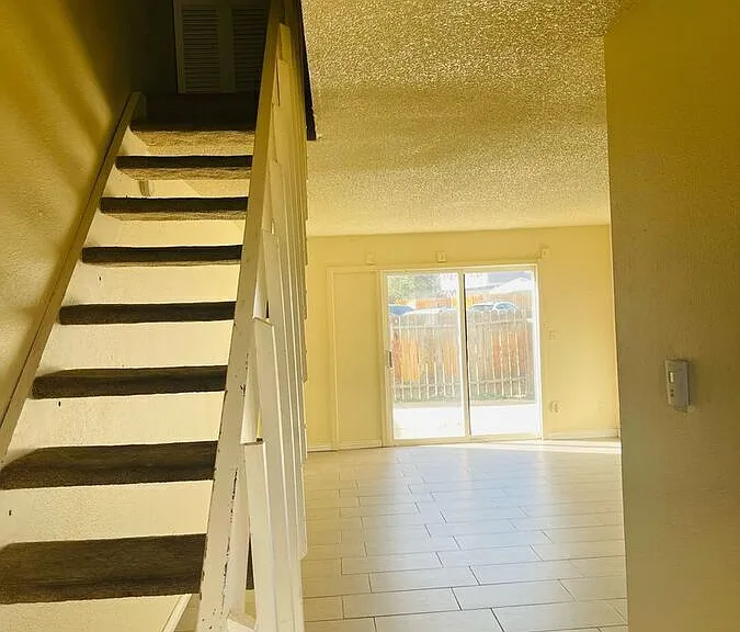 975 Sir Galahad Dr #A — Photo 2