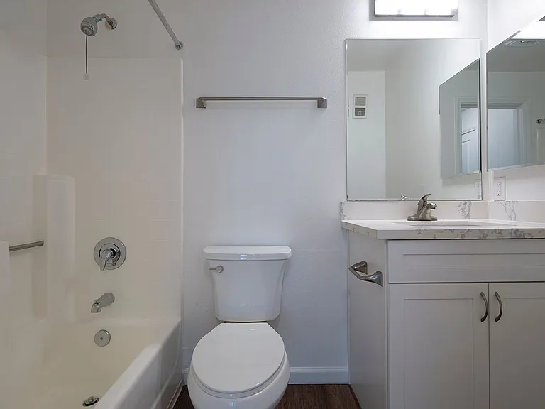 Mission Pacific Apartments — Photo 82