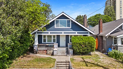 4716 7th Ave NE #A Photo 1
