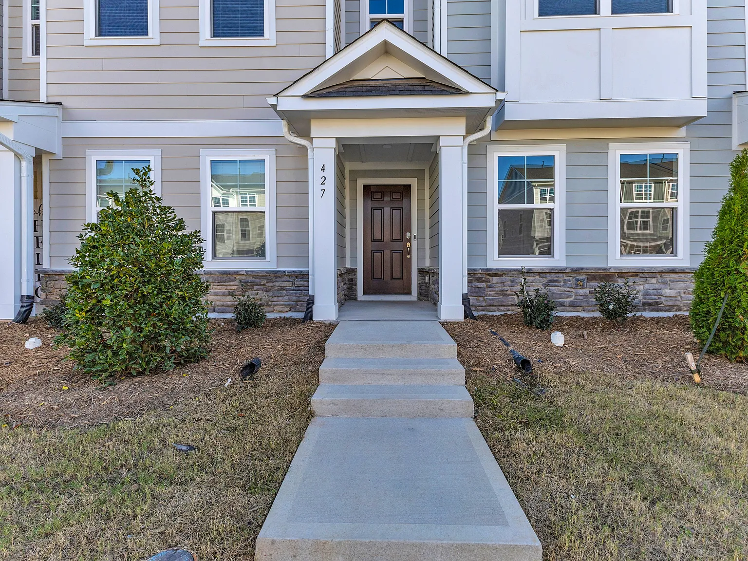 3 bed, 1807 sqft, $2,190 — Photo 2