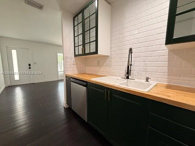 21455 NW 39th Ave #1 — Photo 3