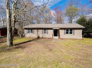 7174 Robinwood Dr, Tobyhanna, PA 18466