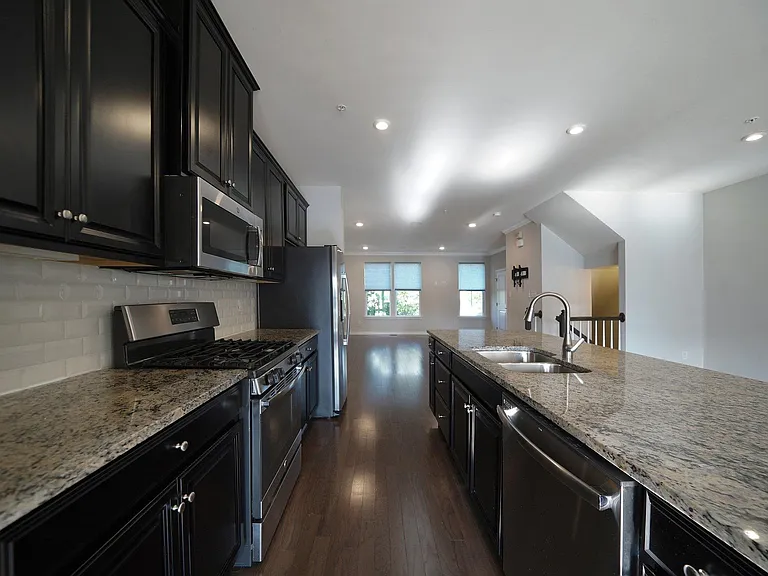 227 Quarry Point Rd — Photo 9