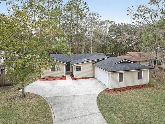 2nd image of 3231 Laurel Grv N